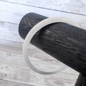 Vintage Bracelet Off White 7.75"